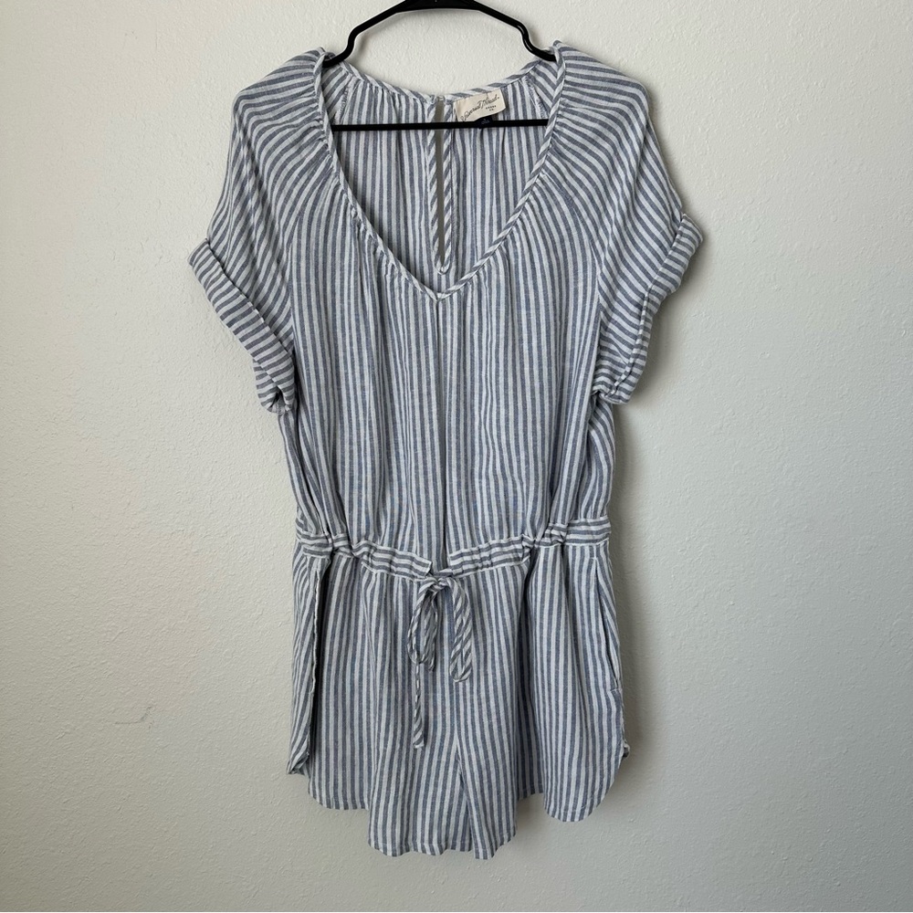 Universal Threads Striped V-Neck Women's Romper (S) (fits medium too)